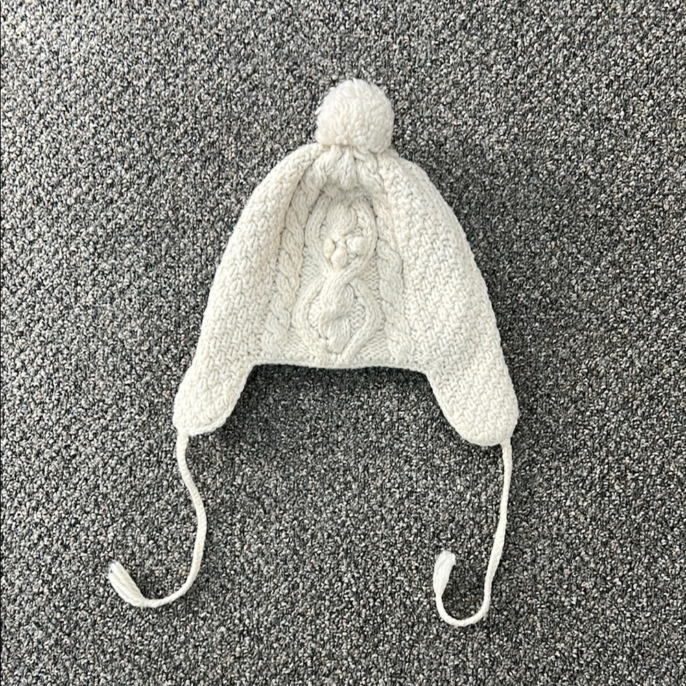 American Eagle White Trapper Hat with Ear Flaps and Pom-Pom